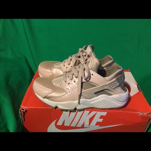 hunter green huaraches